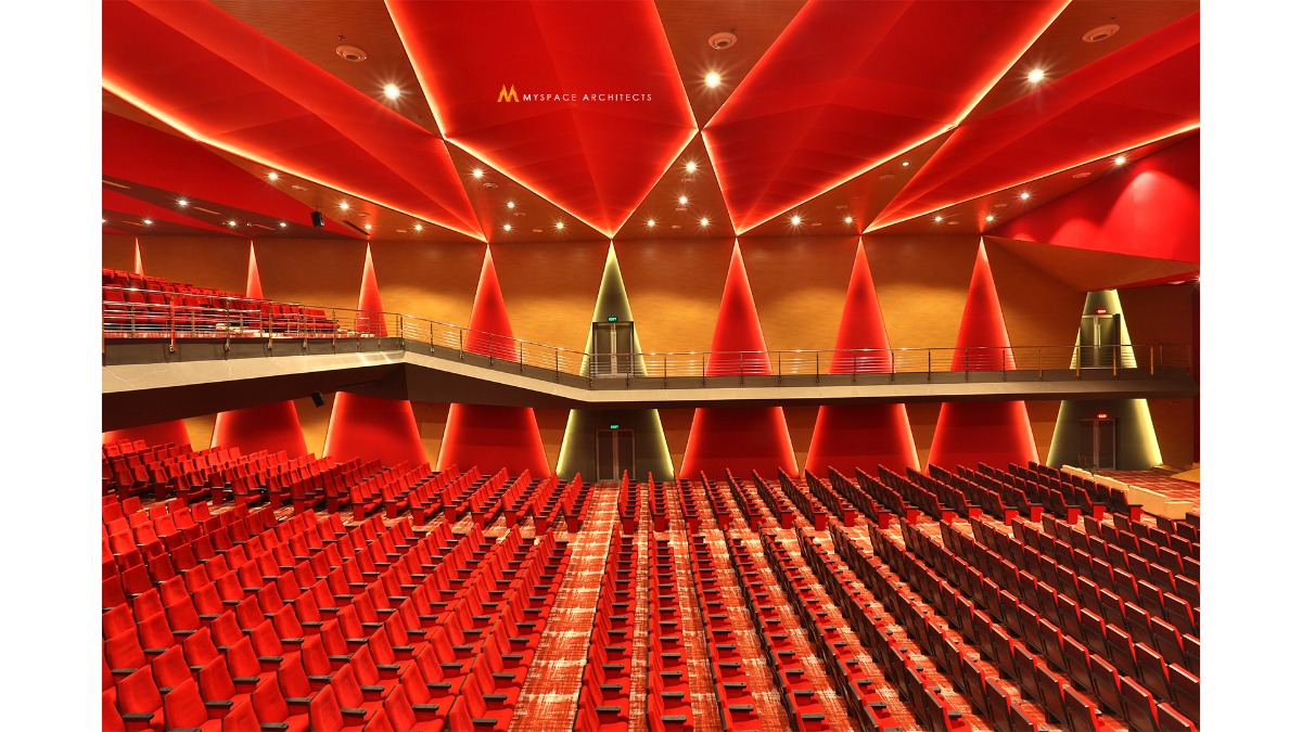 Red Bloom, Auditorium